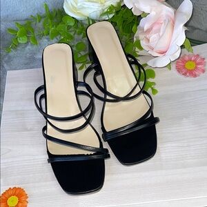 SHEIN Black Strappy Sandals with Open-Toe Design